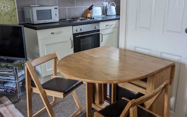 Cosy Cornish Chalet Near Coast