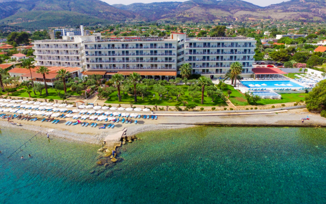 Calamos Beach Family Club Hotel