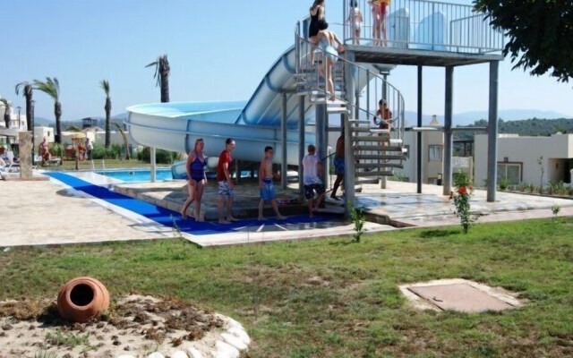 Turquoise Homes Adabuku 2 Bedrooms Pool