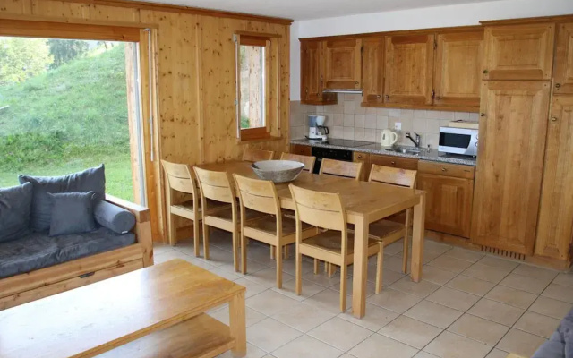 Authentic Apartment With Mountain Views