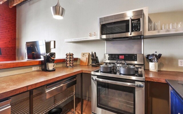 Inventive 2br/2.5 BA Industrial Apt by Domio