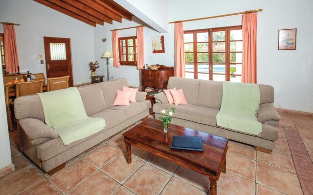 Amazing Home in Laatchi With 3 Bedrooms, Outdoor Swimming Pool and Swimming Pool