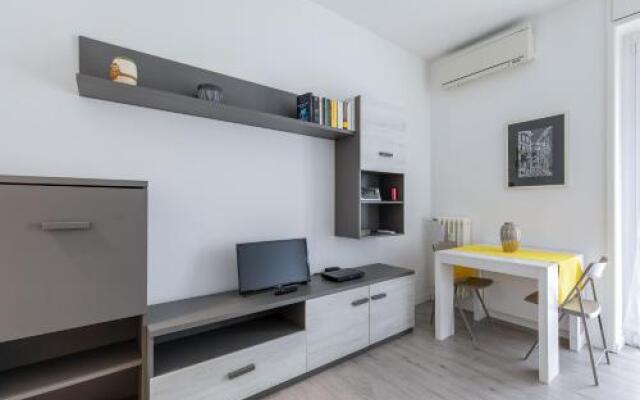 Piazza De Angeli M1 Comfortable Flat With Balcony