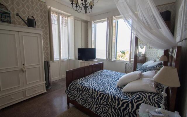 Grande appartamento in Villa con terrazza sul mare