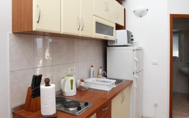 Apartment Mari - 100 m from beach: A1 Petrcane, Zadar riviera