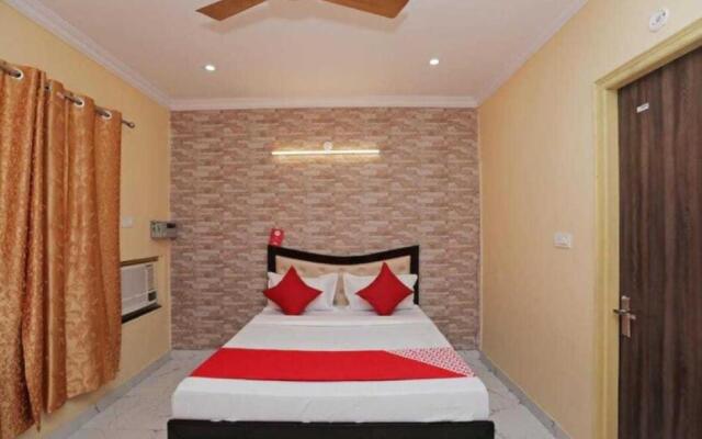 OYO 70049 Hotel Green Apple