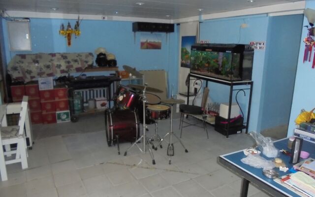 P.S. Guesthouse And Bar