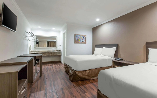Baymont by Wyndham Bakersfield