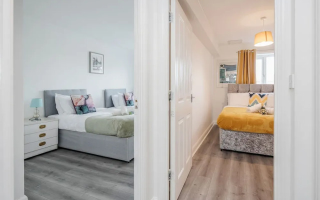 2br-sleeps4-parking-eastlondon