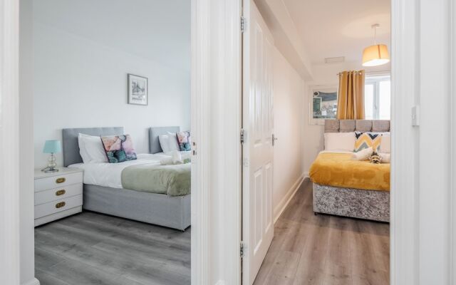 Bright and Cozy 2-bed Apartment in Dagenham