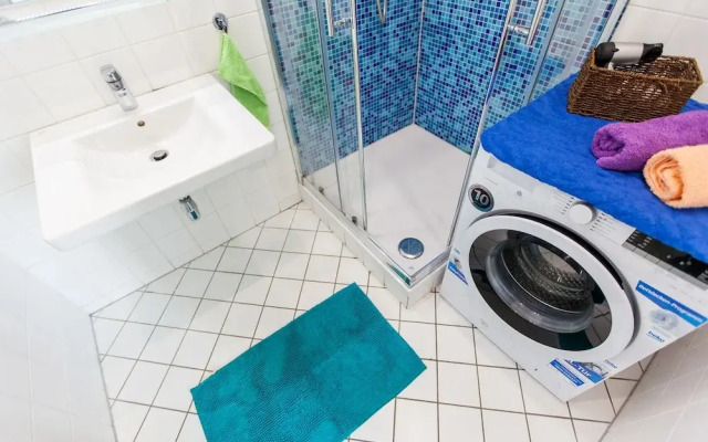 Central Apart 1 Min to Metro and Garage