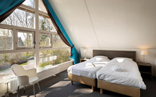 Thatched villa with two bathrooms, at 8 km. from Hoogeveen