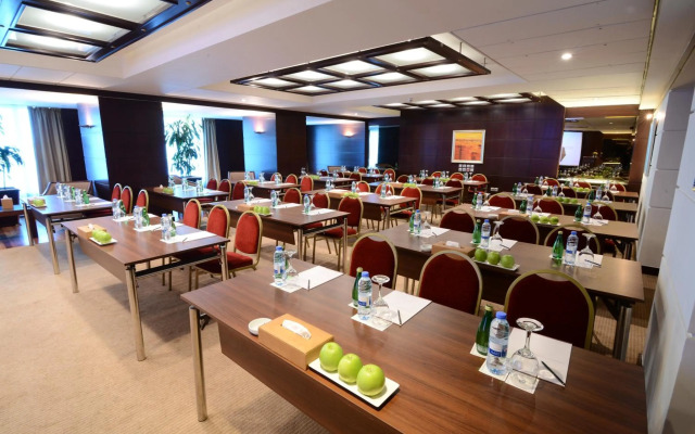 Raouche Arjaan by Rotana Hotel