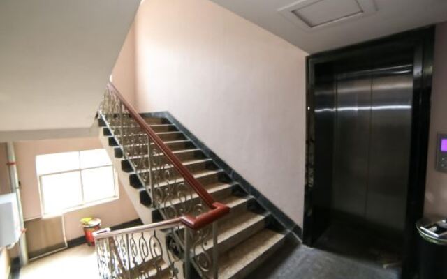 Yading Hotel (Yicheng Xiangsha Avenue)