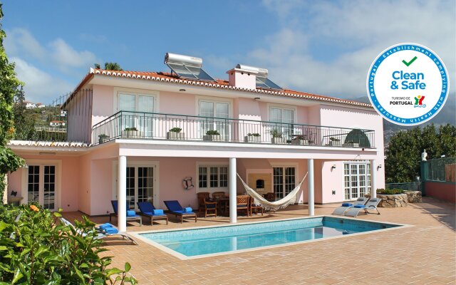Great Family Villa In Funchal, Pool, A/C, Close To Facilities | Casa Petronella