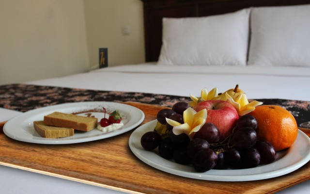 Yusro Hotel Restaurant & Convention