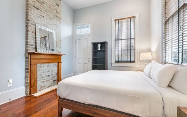Hosteeva 2BR Steps to St. Charles Ave