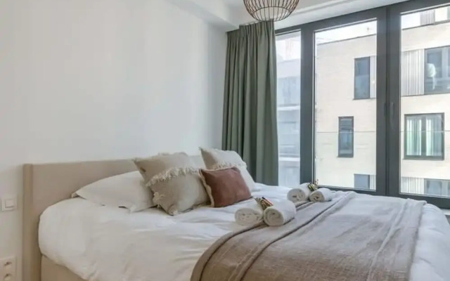 Stylish 2 Bedroom With Terrace and Parking