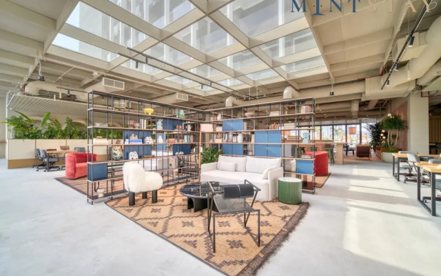 Modern 1BR w Balcony in Business Bay