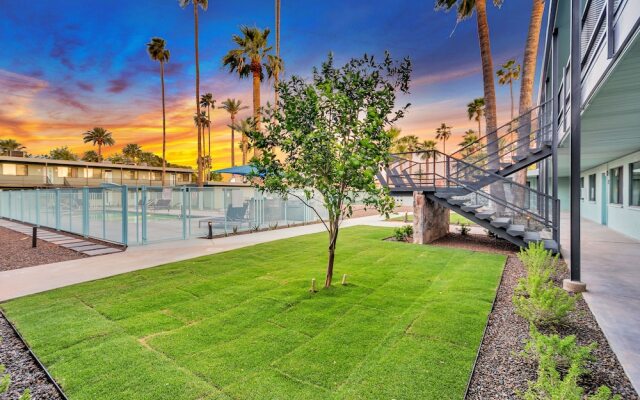 Primo Old Town Location with Heated Pool