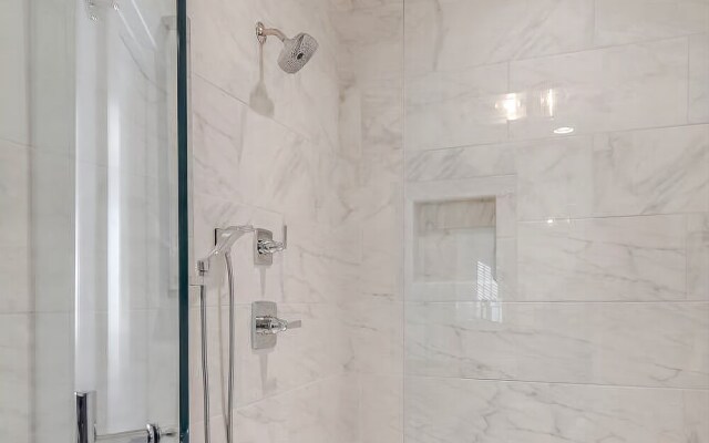 Luxury Home Blocks from Downtown by RedAwning