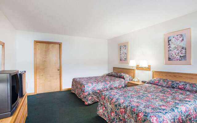 Travelodge by Wyndham Lake George NY