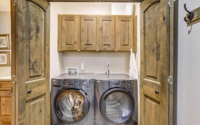 Highwood Hideaway Apartment