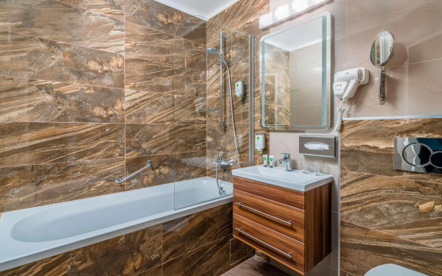 Best Western Plus Celebrity Suites