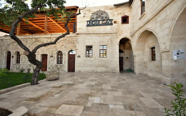Under Cave Hotel