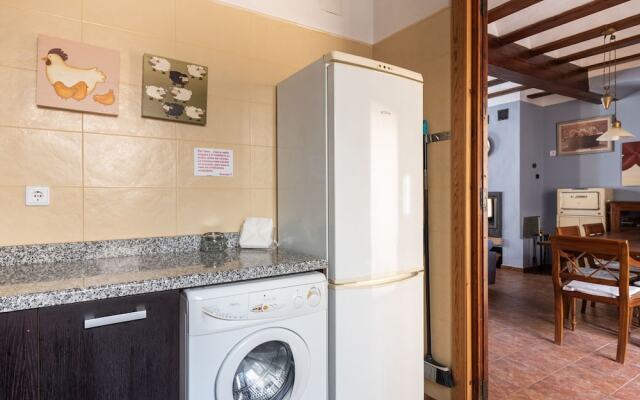 Cosy Holiday Home in Valencia With Billiards and Barbecue