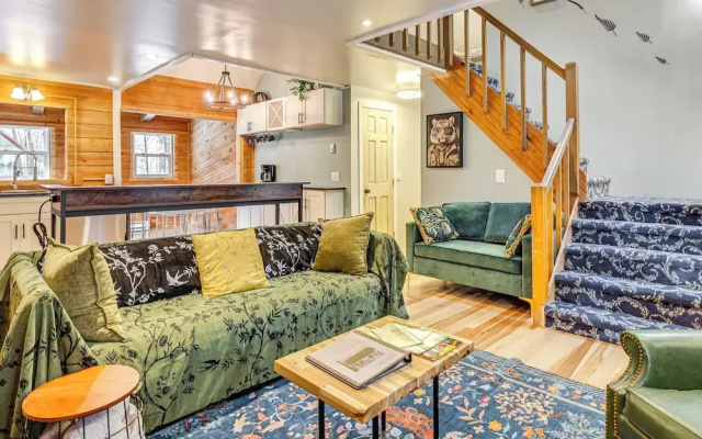 Pool, Beach & Lake Access: Poconos Cabin Escape!