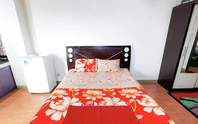 Smile Room at Cibubur Village Apartment