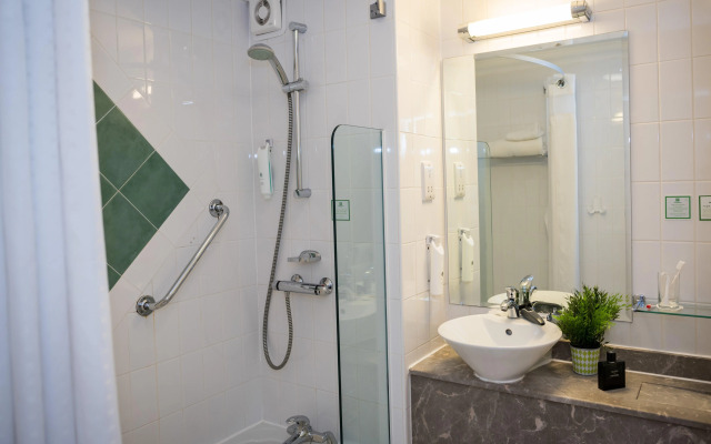 Holiday Inn Manchester West by IHG