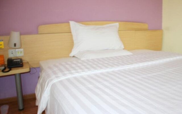 7 Days Inn Wuhan Guanggu Square Huazhong University of Science and Technology Branch
