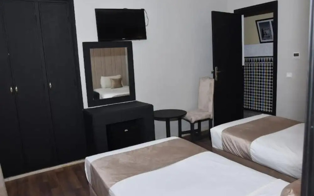 Cadé Hotel