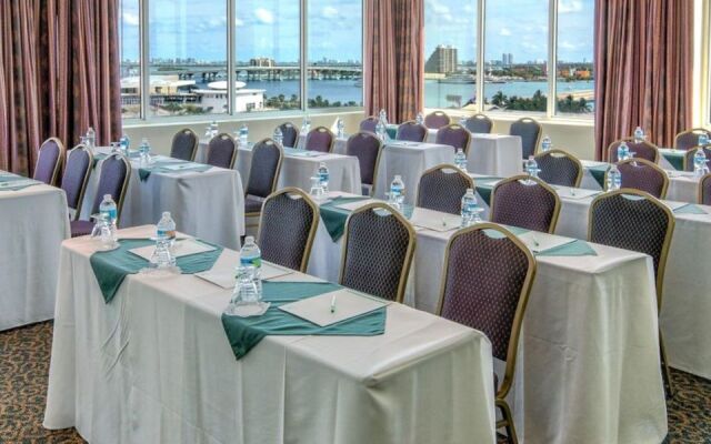 Holiday Inn Port of Miami - Downtown by IHG