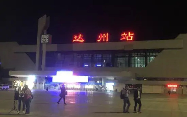 OYO Dazhou Xidu Business Hotel