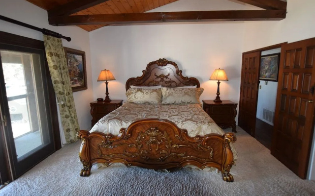 Catalina Courtyard Suites