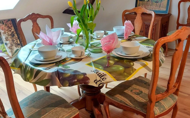 Lounge an der Kirche