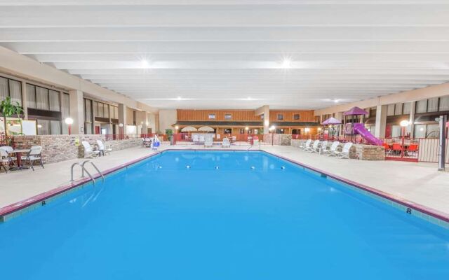 Ramada Grayling Hotel And Conference Center