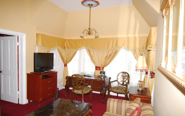 Queen Anne Hotel