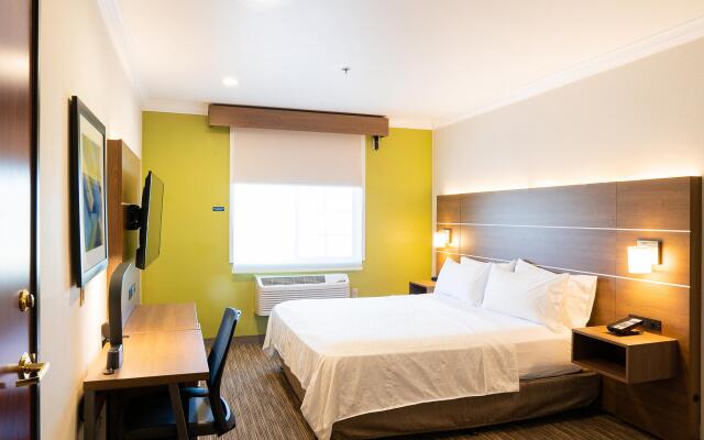 Holiday Inn Express & Suites Davis - University Area, an IHG Hotel