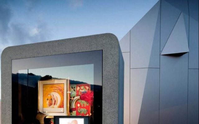 Mona Pavilions