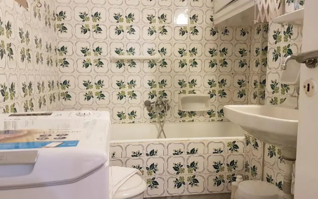 Teal Apartment - Athens Center, 4 BD, 2 BATH