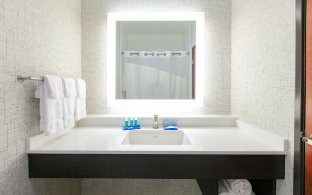 Holiday Inn Express Hotel & Suites Seaside-Convention Center by IHG