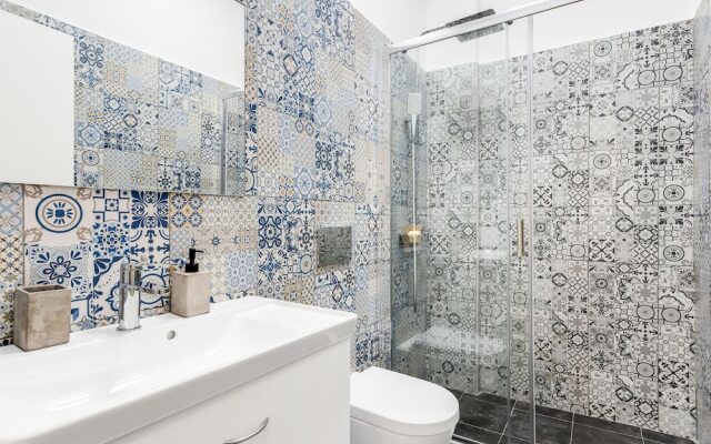 Sanders Home Suites - Charming Windowless Studio