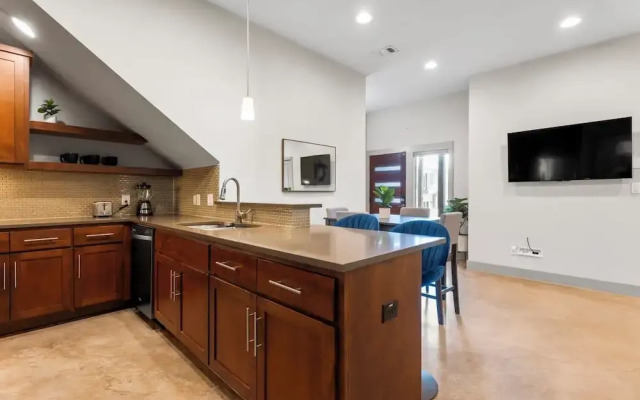 Chic & Homey 3BR Close to Downtown