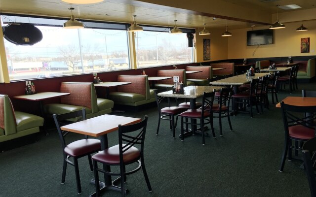 Howard Johnson by Wyndham Denver West