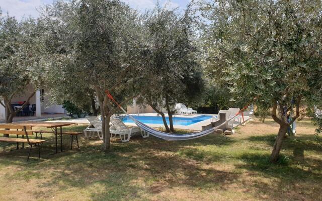 Modern Apartment in Banjole With Pool