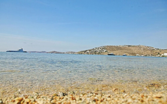 Maganos Dekaocto in Thira